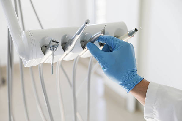 Professional Tooth Extraction technician working in Holland, TX